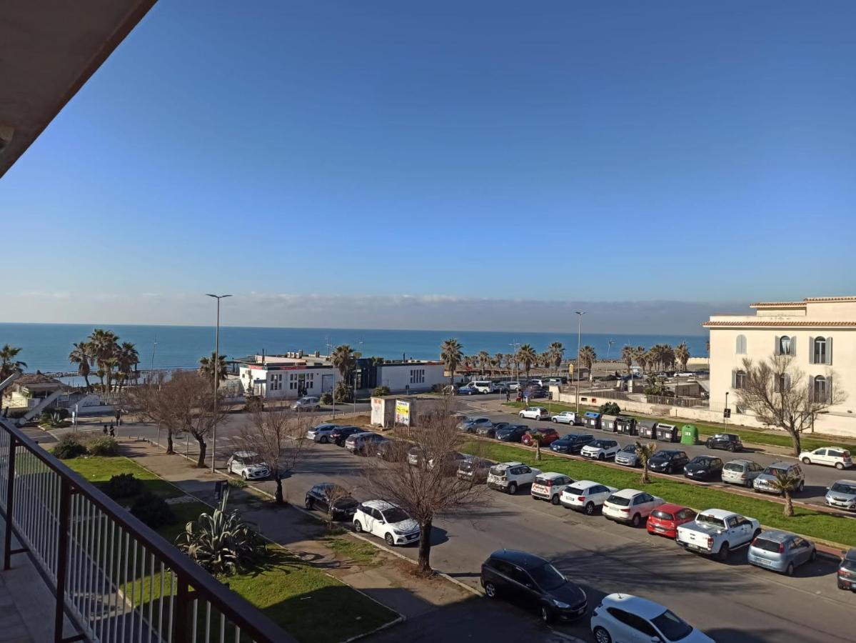 Casa Felix Ostia Apartment ภายนอก รูปภาพ