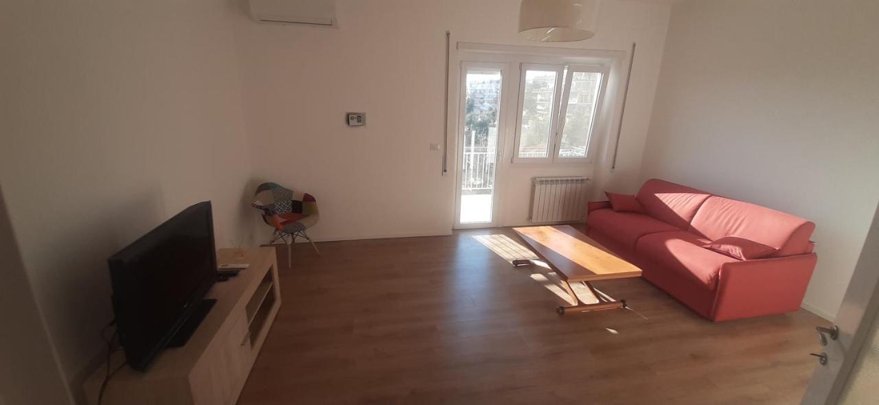 Casa Felix Ostia Apartment ภายนอก รูปภาพ