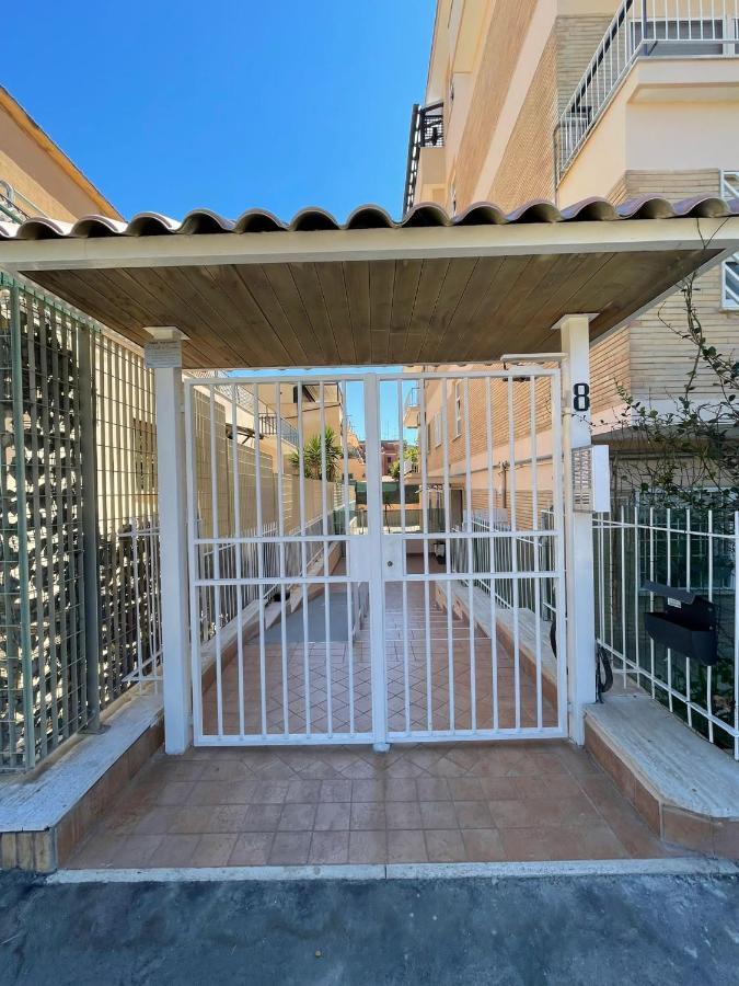 Casa Felix Ostia Apartment ภายนอก รูปภาพ