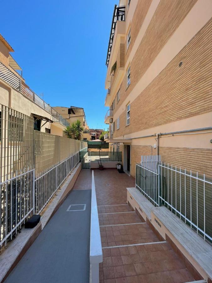 Casa Felix Ostia Apartment ภายนอก รูปภาพ